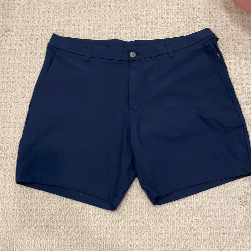 Men’s Lululemon commission shorts, size 38 in navy! 7” inseam, great condition!